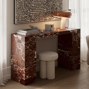 طاولة وحدة التحكم