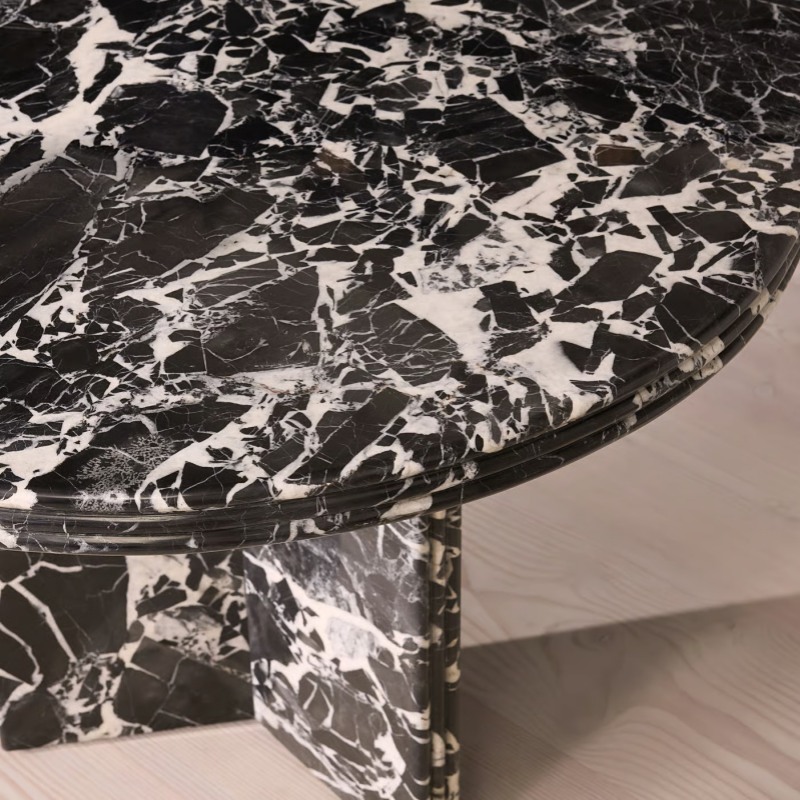 طاولة طعام رخامية عتيقة كبيرة بأرجل على شكل حرف V